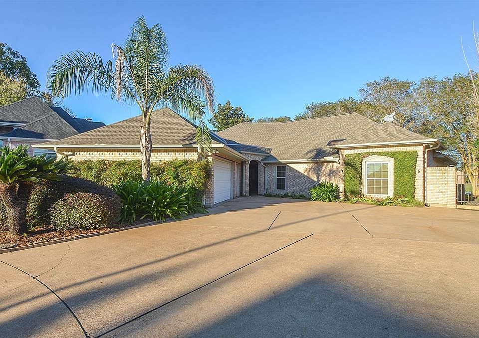1st image of 2802 Lake View Dr