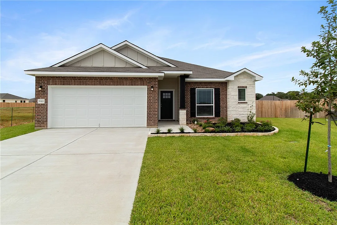 3 bed, 1404 sqft, $2,200 — Photo 1