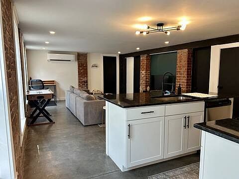 4th image of 4910 Saint Elmo Ave #B