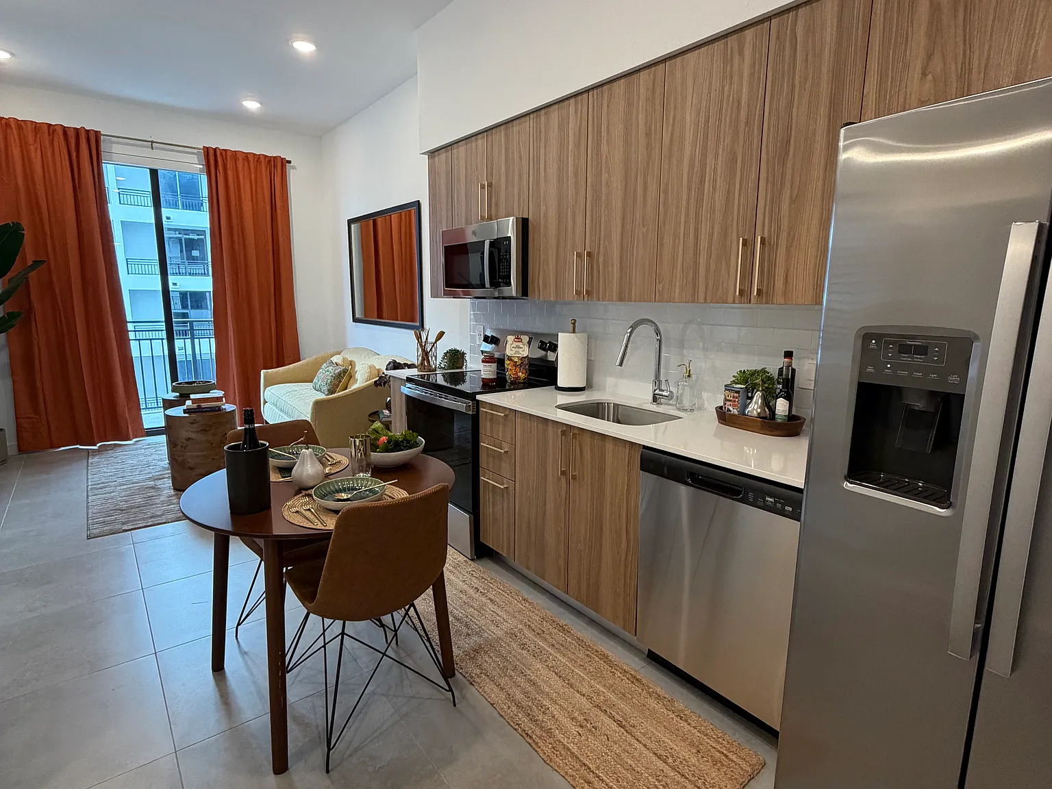 1 bed, 640 sqft, $2,040 — Photo 3