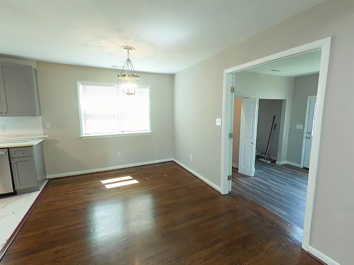 Fully Renovated 3-Bedroom Ranch Home for Lease Hampton, Newmarket Area — Photo 4