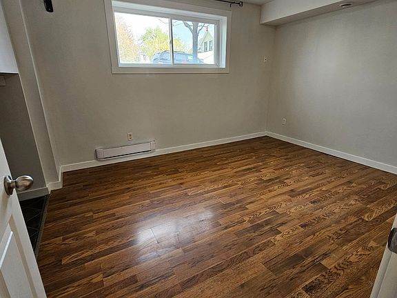 4th image of 220 Erie St