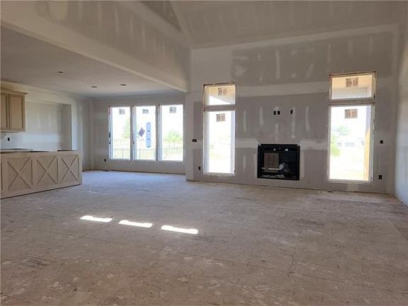 5th image of 4351 Aspen Dr