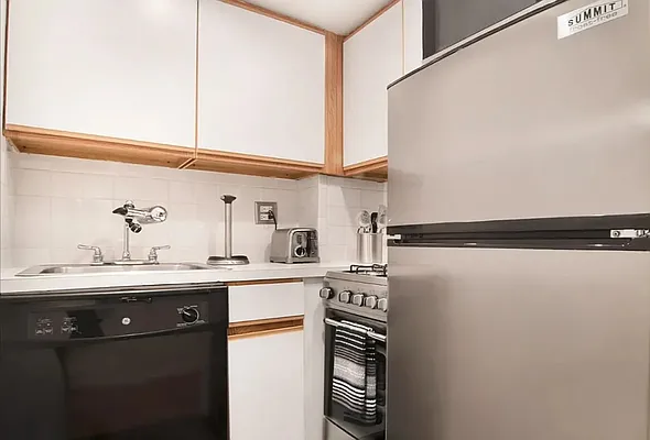 Rented by WAM Partners - William Moses Co. | media 6