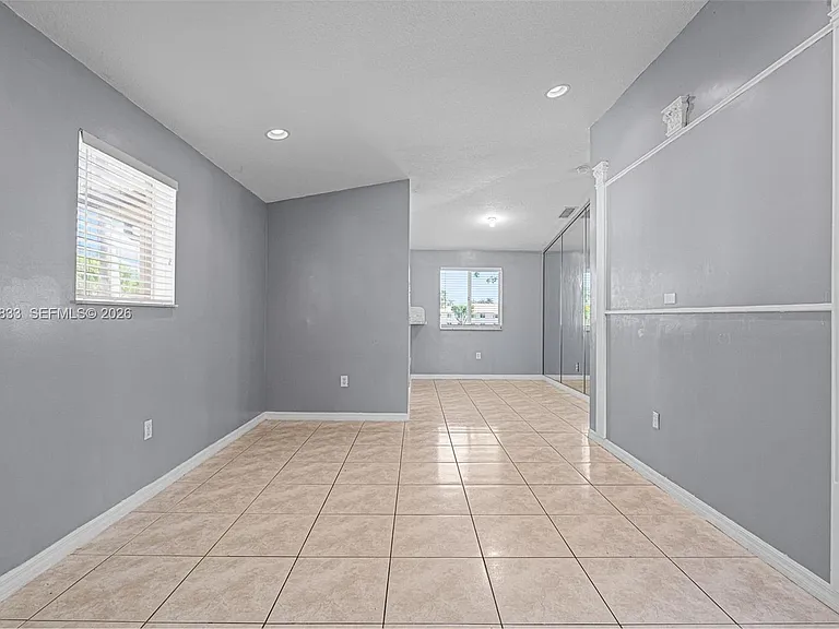 1261 SE 27th St #201 — Photo 8