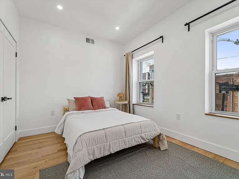 2565 Tulip St — Photo 9