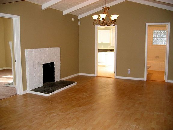 Dining Room - Vaulted Ceiling