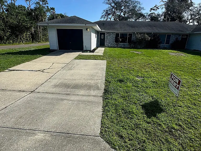 2 bed, 1300 sqft, $1,925 — Photo 2