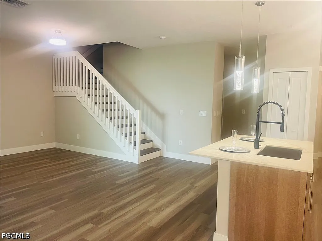 4 bed, 2.5 bath, 1828 sqft, $3,288 — Photo 4
