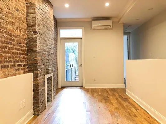 Rented by Lang Realty LLC | media 6