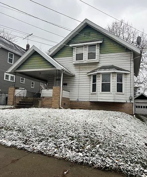 176 Henry St — Photo 9