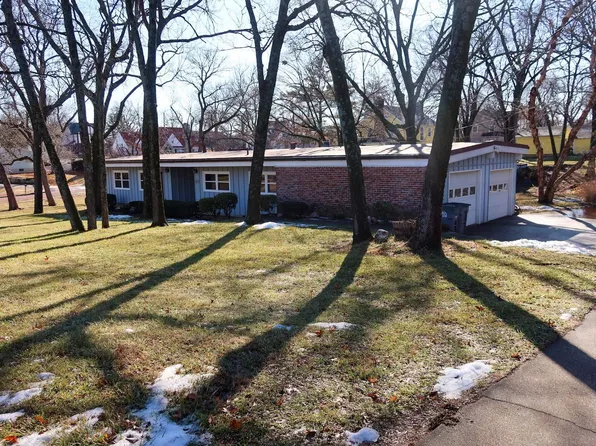 1015 W 18th Ave, Emporia, KS 66801
