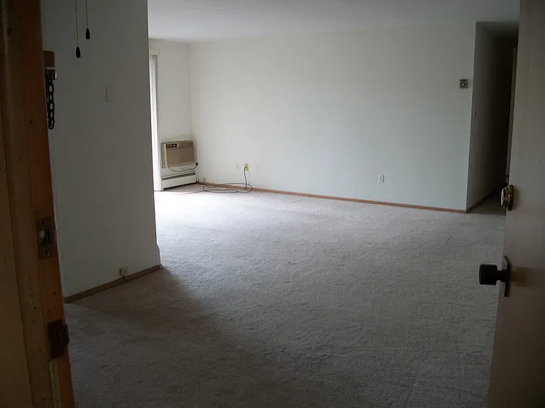 Kingston Place Apartments — Photo 36