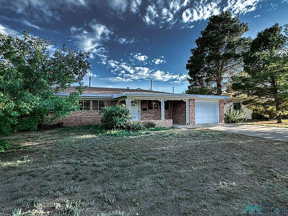 3rd image of 902 W Hervey Dr