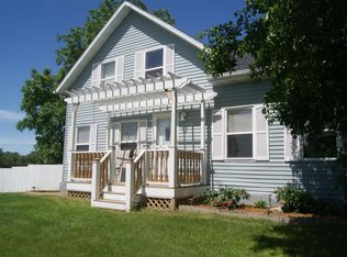 1078 S 3rd St, Manchester, IA 52057