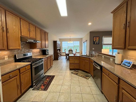 5th image of 1213 Flagstone Dr
