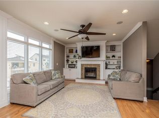 16489 Oakbrook Dr, Clive, IA 50325