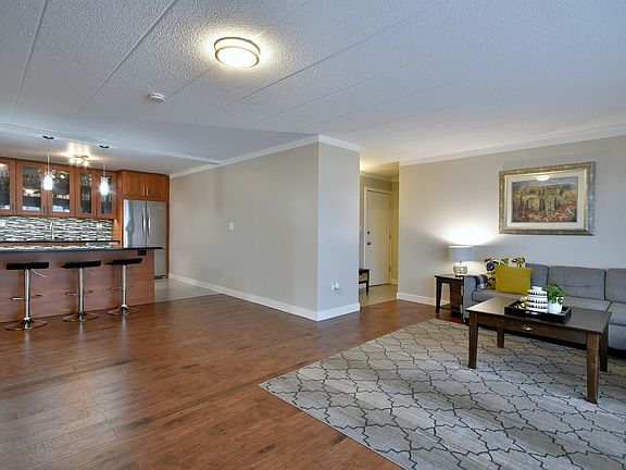 2nd image of 2930 N Harlem Ave APT 5B