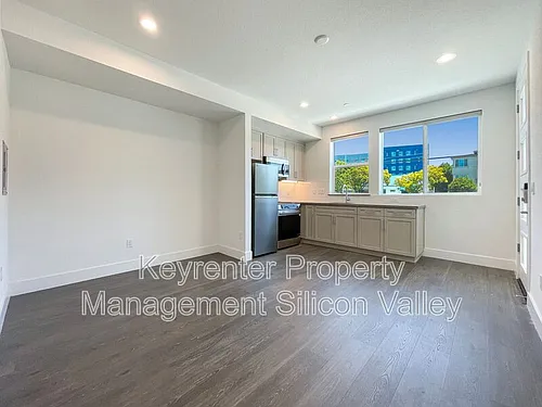 333 W Montague Expy Photo 1