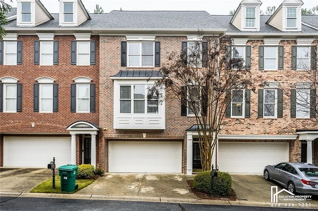 4 bed, 2724 sqft, $3,200 — Photo 2