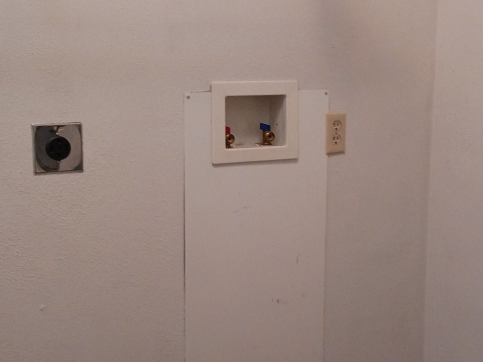 2nd image of 310 Hickory St