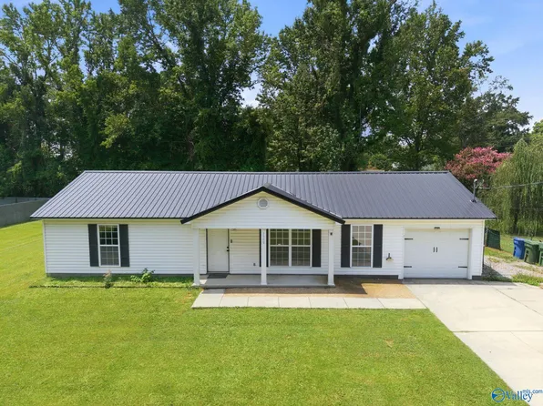1549 Vest St SW, Hartselle, AL 35640
