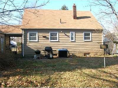 5th image of 40 Lois Ave