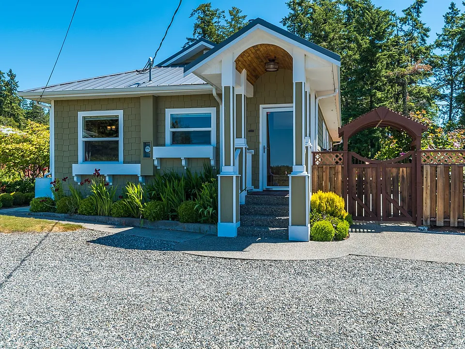 615 E Crescent Harbor Rd