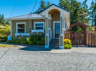 615 E Crescent Harbor Rd, Oak Harbor, WA 98277