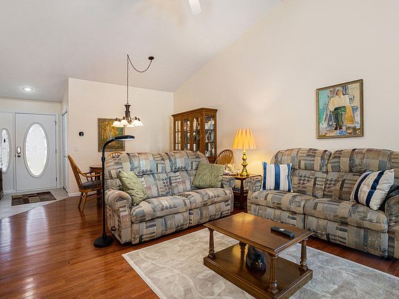 5th image of 819 S Brookside Dr