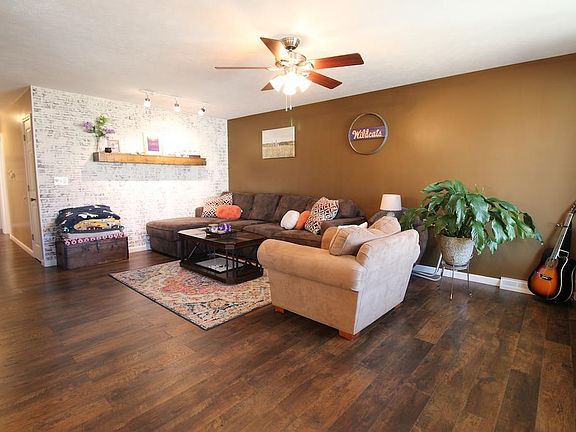 3rd image of 2641 Robin Rd