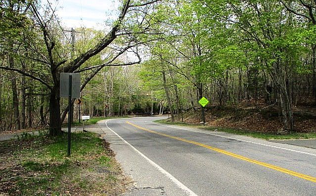 Exterior Neighborhood (street photo)
