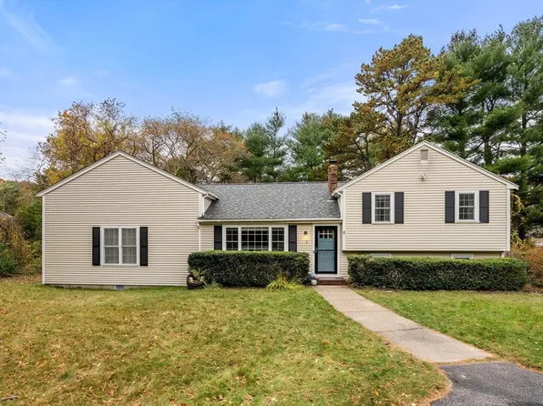 7 Sugarbush Ln, Plymouth, MA 02360