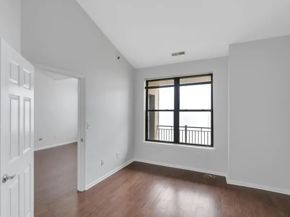 24 Avenue At Port Imperial image 10 of 28