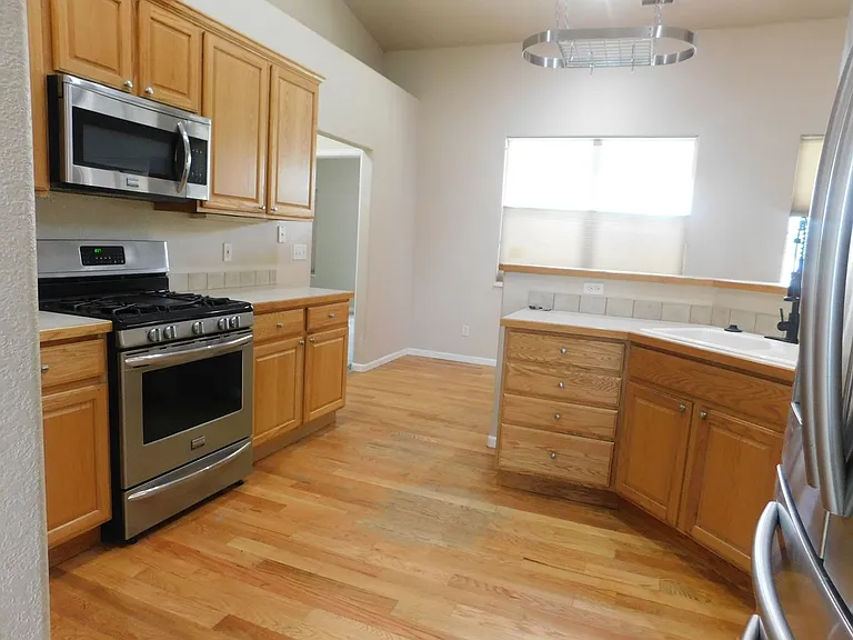 566 Garnet Dr — Photo 7