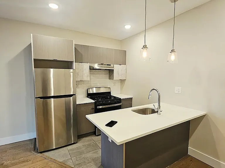 490 Rahway Ave #6D — Photo 1