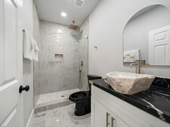 801 Broadway St, Galveston, TX