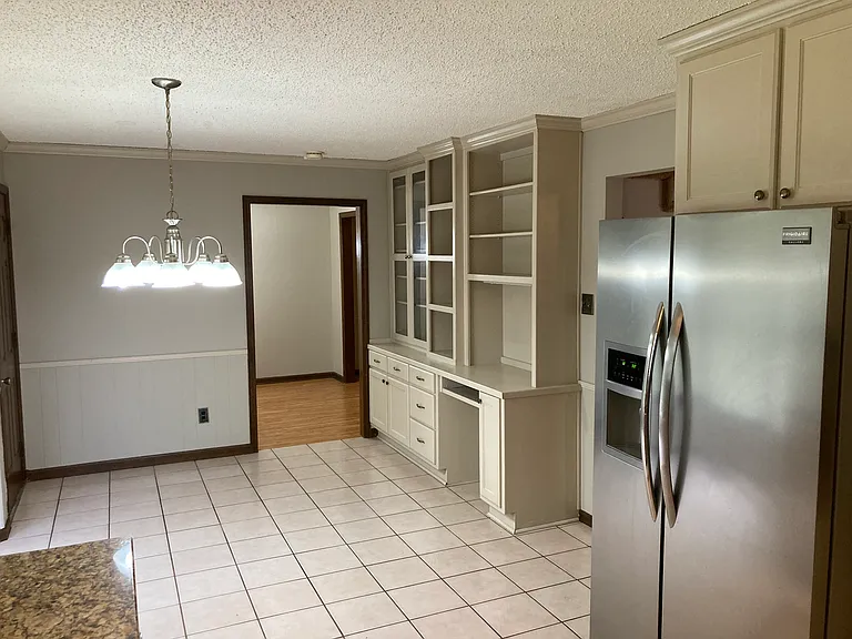 4601 Randolph Rd — Photo 15