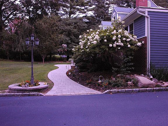 5th image of 55 Emmetts Ln