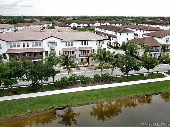 4th image of 11900 SW 27th St Unit 1009