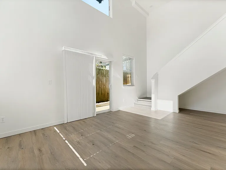 1820 NE Davis St #105 — Photo 15