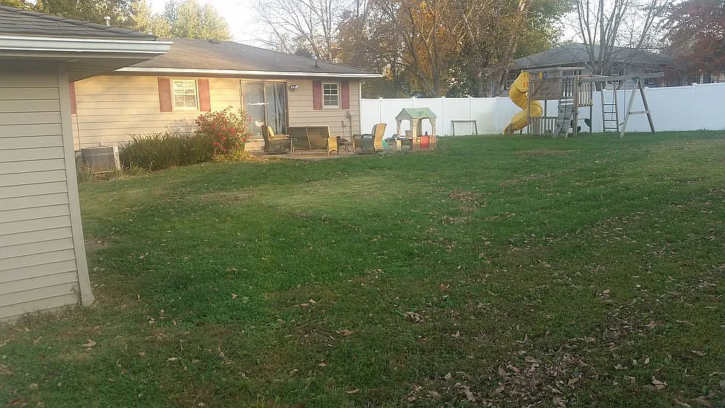 204 Sumac St photo 1