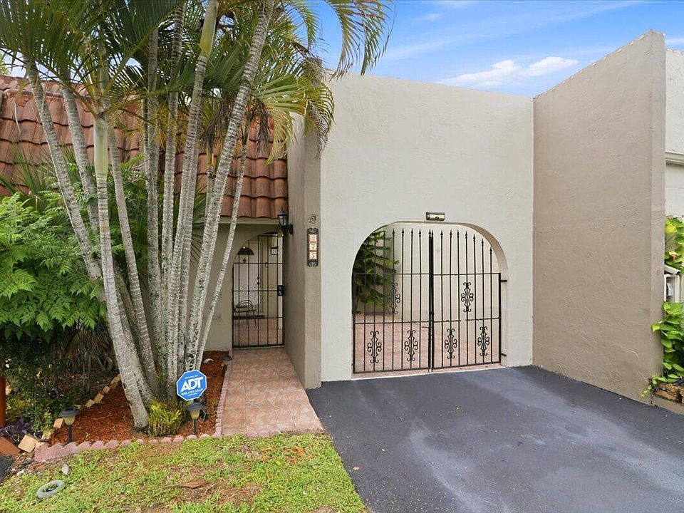 1st image of 275 Jacaranda Drive