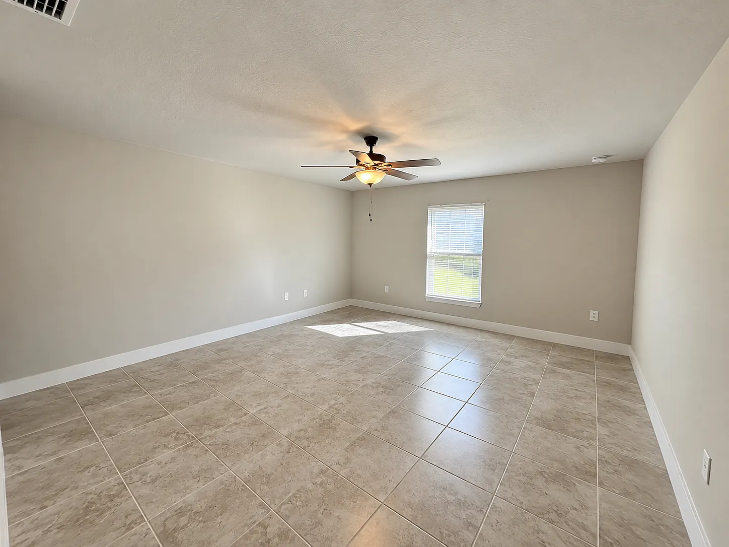 4 bed, 1742 sqft, $2,200 — Photo 4