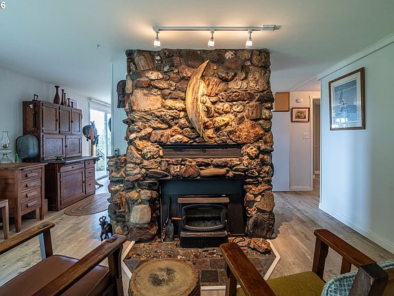3rd image of 42528 Hensley Hill Rd