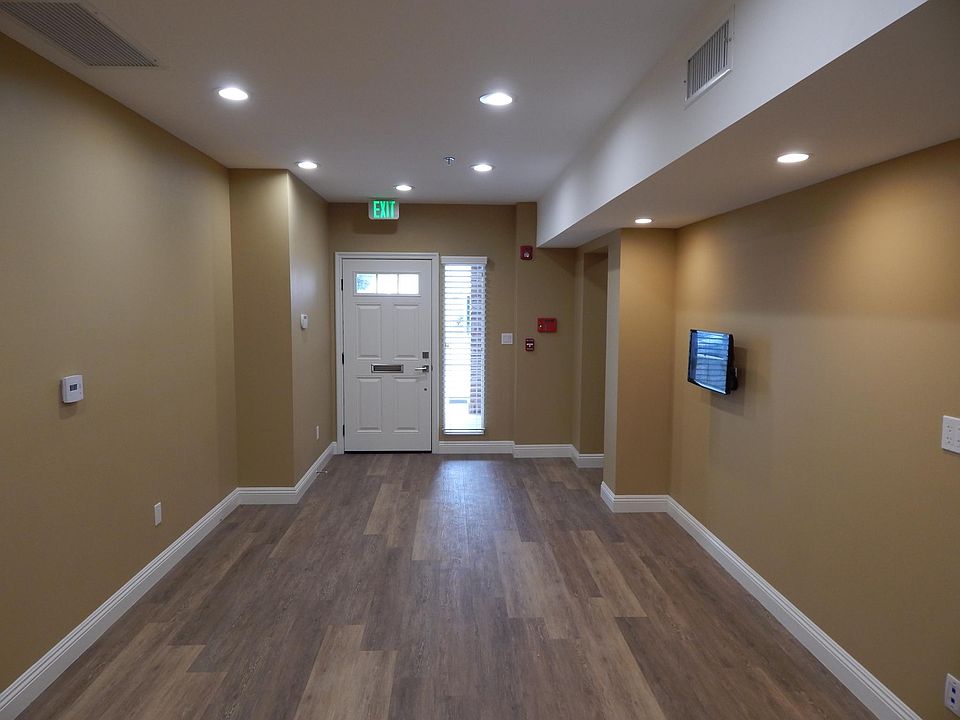 1st image of 150 E Santa Clara St #150