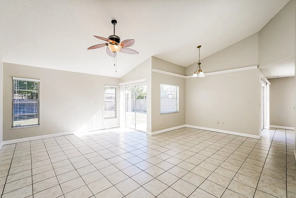 4 bed, 2.0 bath, 1787 sqft, $2,425 — Photo 3