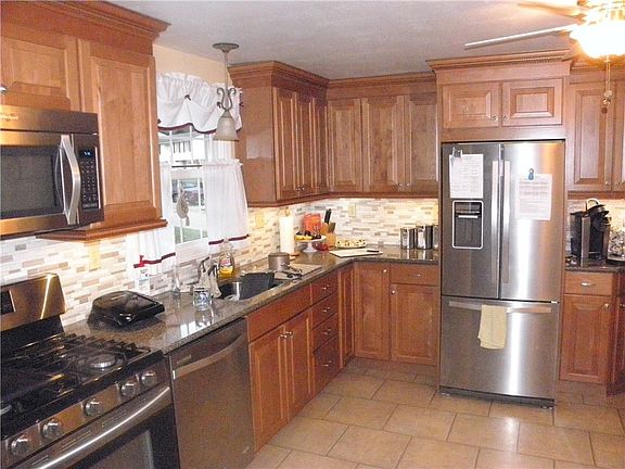 5th image of 1925 Strawbridge Dr