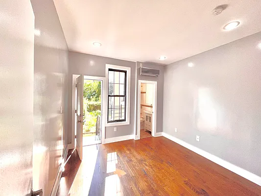 Rented by Pear NYC LLC | media 30