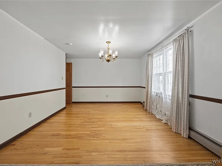80 Capen Blvd — Photo 12